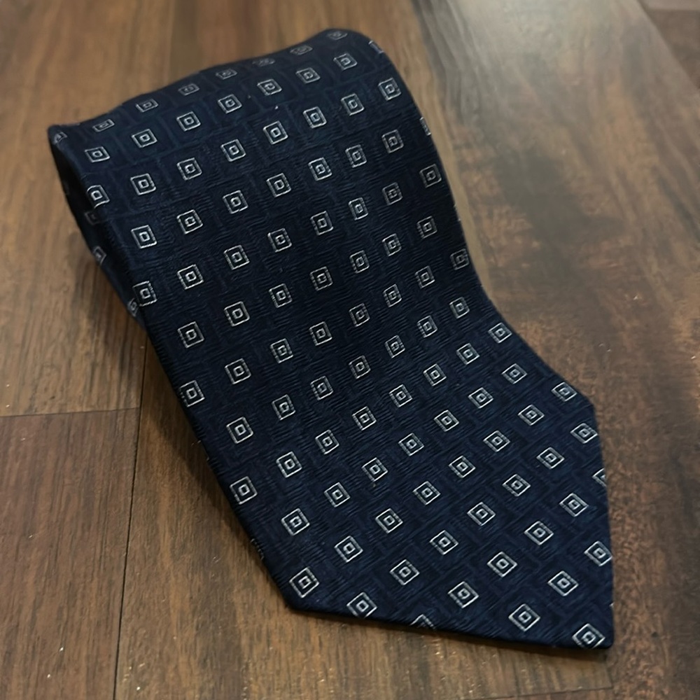 Vintage Peebles Clothing Co 100% Silk Navy Blue Square Design Tie
